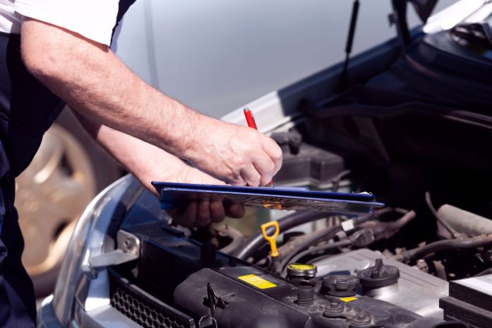 mechanic providing best used car inspection service on-site in melbourne